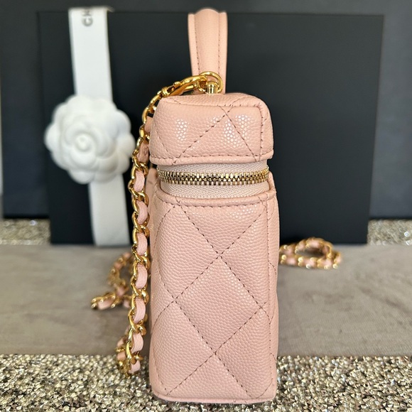 CHANEL (26P) Slim Vanity with Chain Caviar Leather fits Large IPhone - Picture 8 of 16